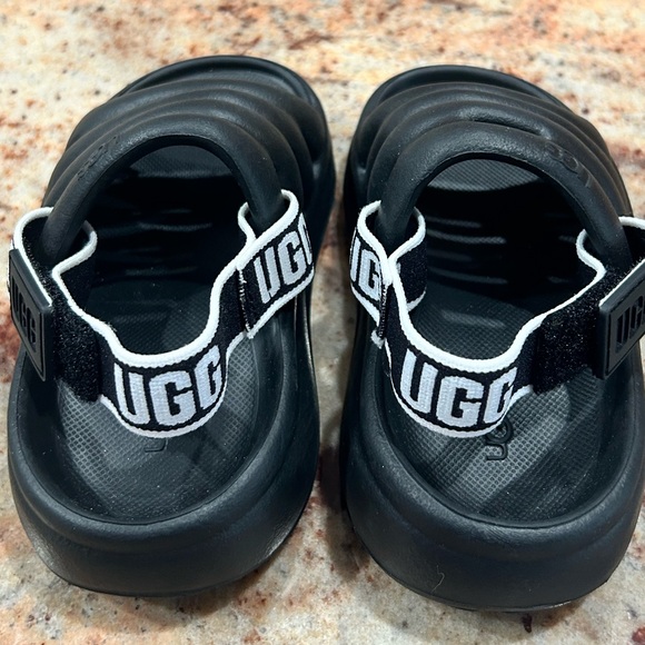 Uggs kids black sport yeah sandal size toddler 6 - Picture 4 of 4